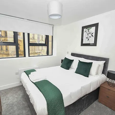 Modern 2 Bedroom In *